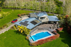 Ultimate 5-Bedroom Rural Poolside Oasis - Auckland